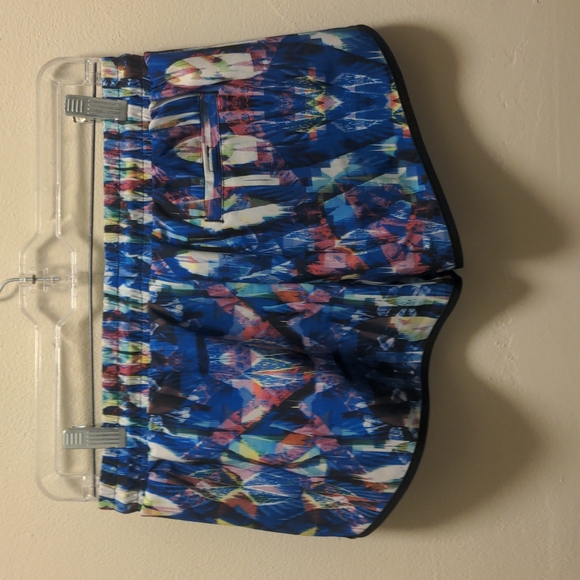 Fabletics Running Shorts- fun pattern! - Picture 5 of 8